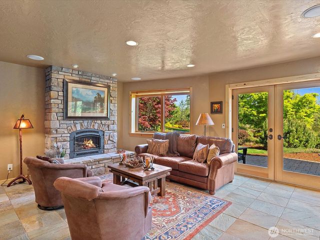 16323 Reserve Drive SE, North Bend, WA 98045