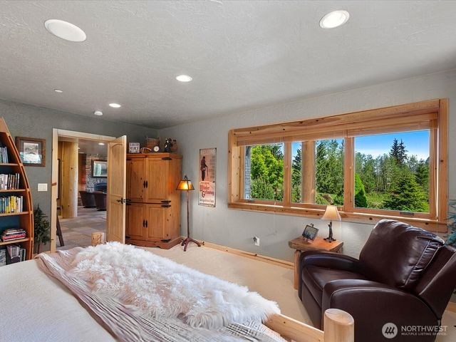 16323 Reserve Drive SE, North Bend, WA 98045