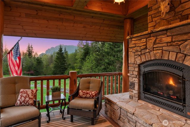 16323 Reserve Drive SE, North Bend, WA 98045