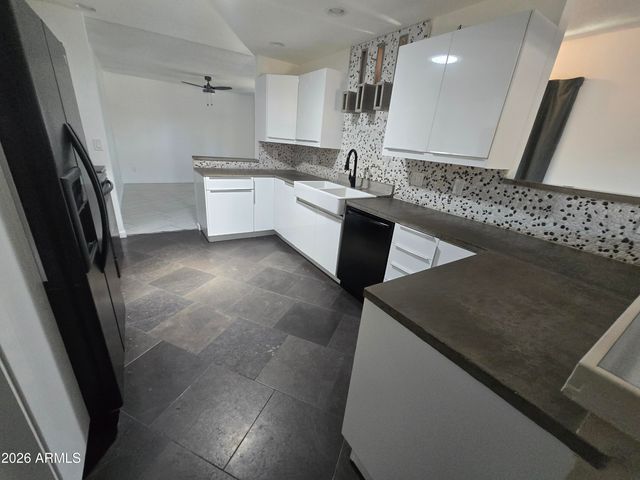 1284 W TULSA Street, Chandler, AZ 85224