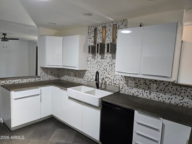 1284 W TULSA Street, Chandler, AZ 85224