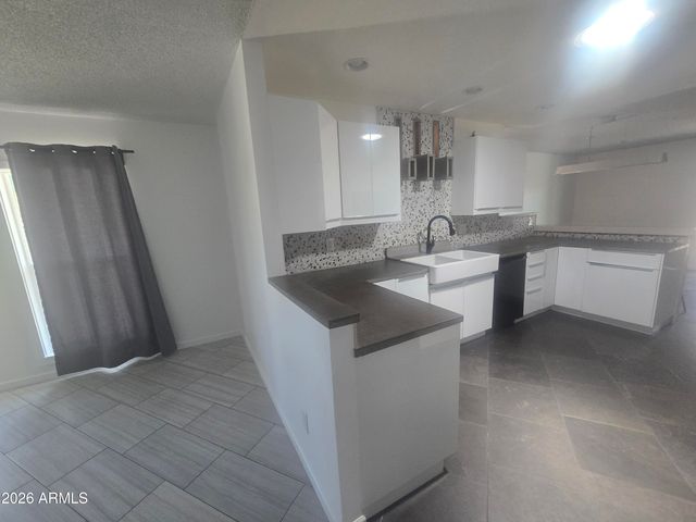 1284 W TULSA Street, Chandler, AZ 85224