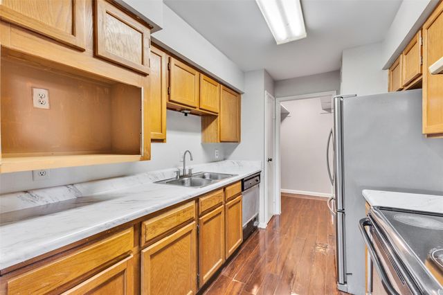 8787 Brae Acres Road 602, Houston, TX 77074