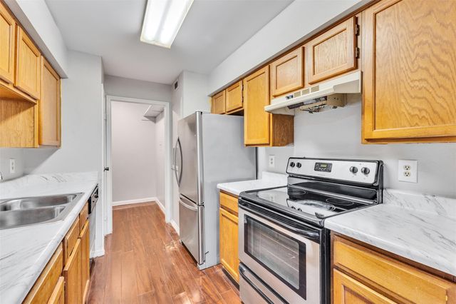 8787 Brae Acres Road 602, Houston, TX 77074