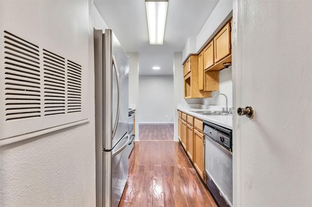 8787 Brae Acres Road 602, Houston, TX 77074
