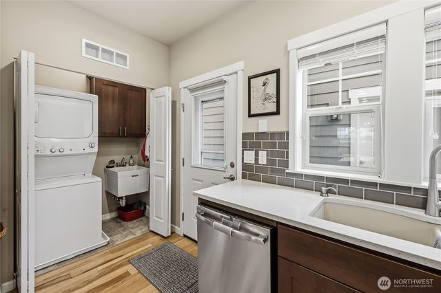 1720 NE Nutkana Way, Poulsbo, WA 98370