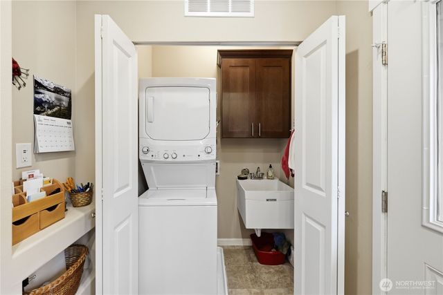 1720 NE Nutkana Way, Poulsbo, WA 98370