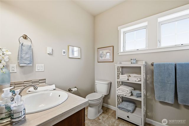 1720 NE Nutkana Way, Poulsbo, WA 98370