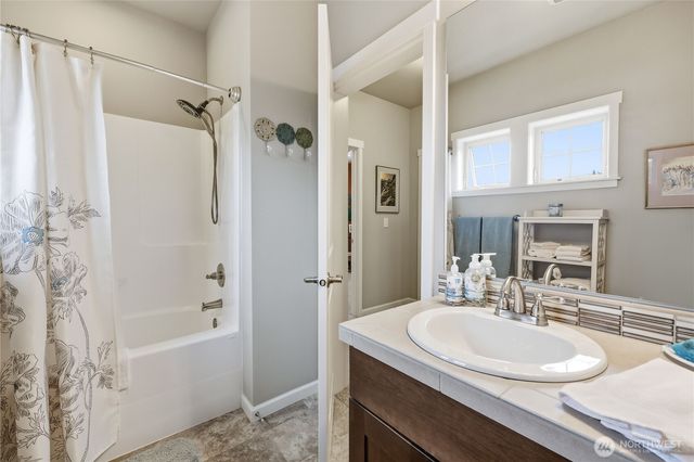 1720 NE Nutkana Way, Poulsbo, WA 98370