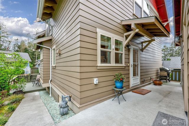 1720 NE Nutkana Way, Poulsbo, WA 98370