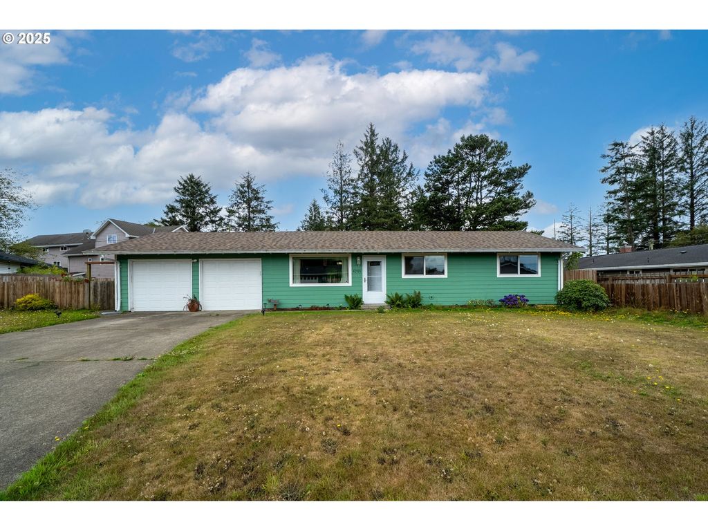 4205 GINKGO Ave, Tillamook, OR 97141