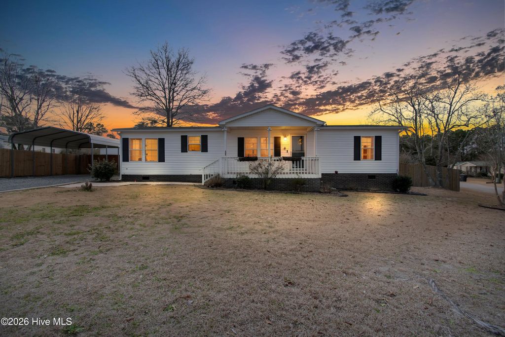 335 Laughing Gull Court SW, Shallotte, NC 28470