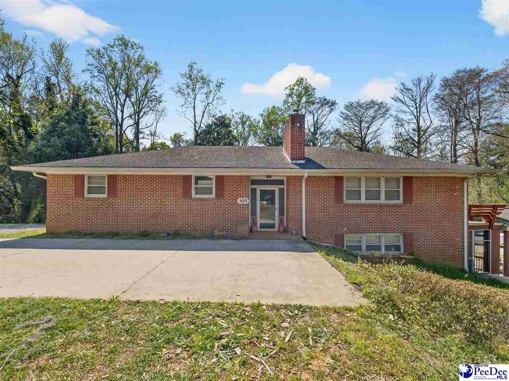 305 Wells St., Darlington, SC 29532