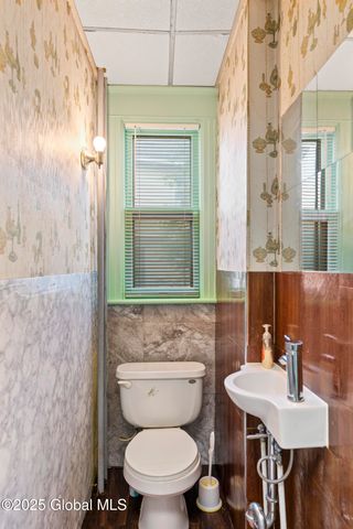 1057 Lexington Avenue, Schenectady, NY 12302