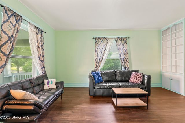 1057 Lexington Avenue, Schenectady, NY 12302