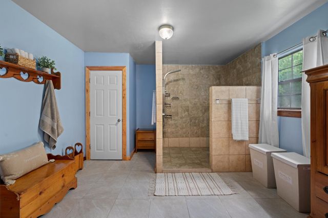 300 Corral LN, Liberty Hill, TX 78642