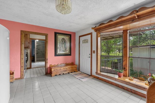 300 Corral LN, Liberty Hill, TX 78642