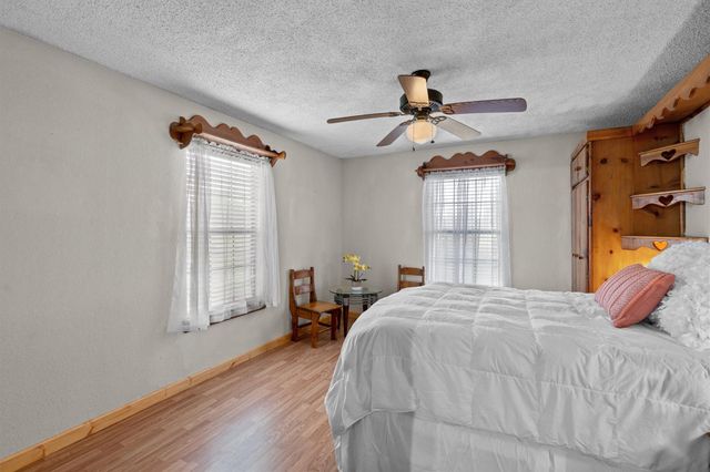 300 Corral LN, Liberty Hill, TX 78642