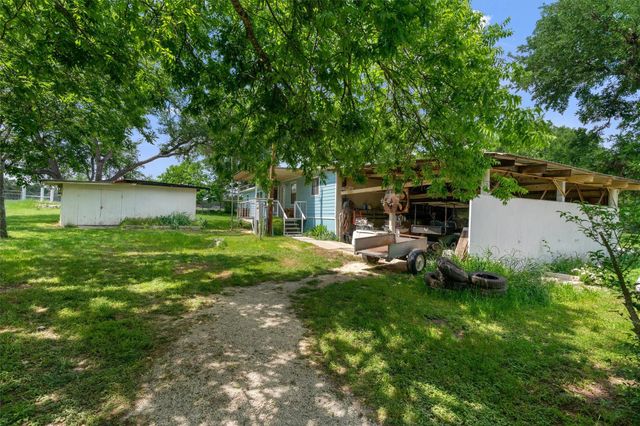 300 Corral LN, Liberty Hill, TX 78642