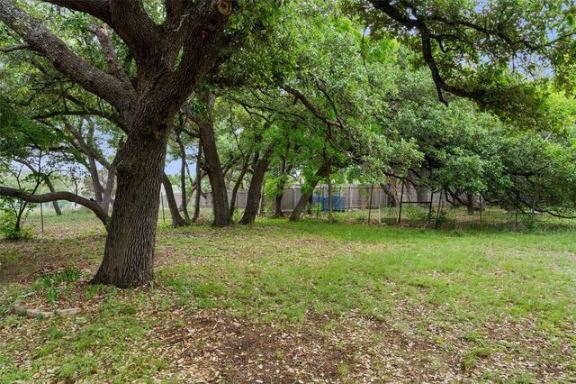 300 Corral LN, Liberty Hill, TX 78642