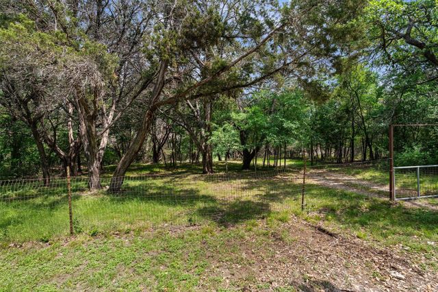 300 Corral LN, Liberty Hill, TX 78642