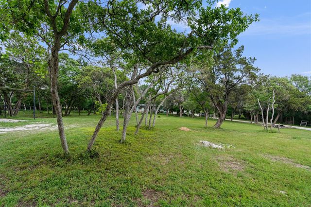 300 Corral LN, Liberty Hill, TX 78642