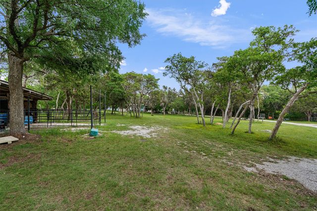 300 Corral LN, Liberty Hill, TX 78642