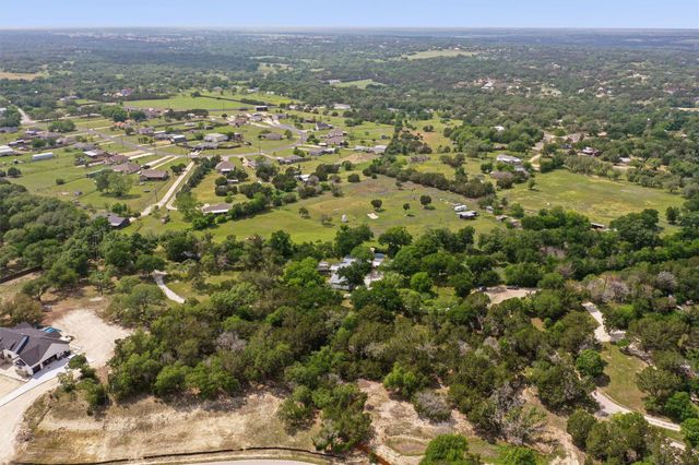 300 Corral LN, Liberty Hill, TX 78642