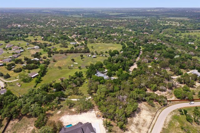 300 Corral LN, Liberty Hill, TX 78642