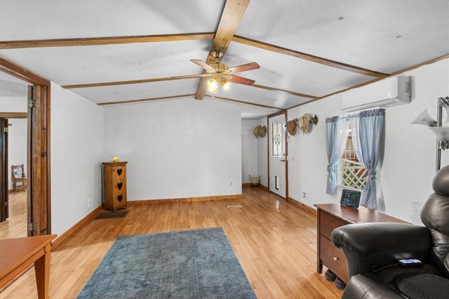 300 Corral LN, Liberty Hill, TX 78642
