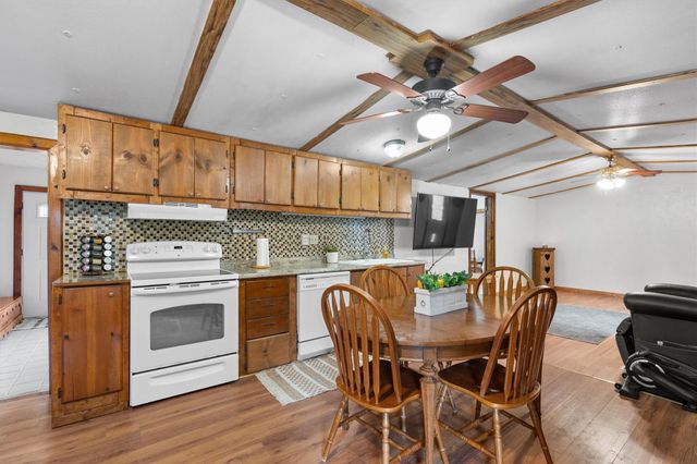 300 Corral LN, Liberty Hill, TX 78642