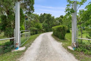 300 Corral LN, Liberty Hill, TX 78642