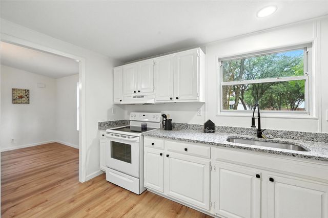 6 Covey Run Circle, Waxahachie, TX 75165