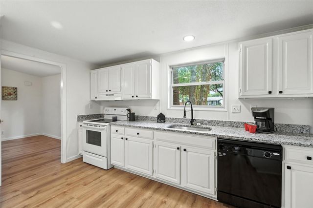 6 Covey Run Circle, Waxahachie, TX 75165