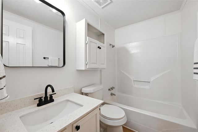 6 Covey Run Circle, Waxahachie, TX 75165