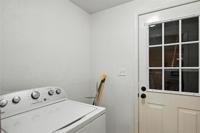6 Covey Run Circle, Waxahachie, TX 75165