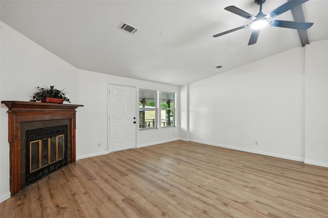 6 Covey Run Circle, Waxahachie, TX 75165