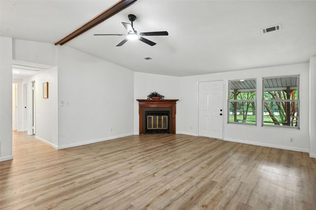 6 Covey Run Circle, Waxahachie, TX 75165