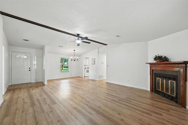 6 Covey Run Circle, Waxahachie, TX 75165