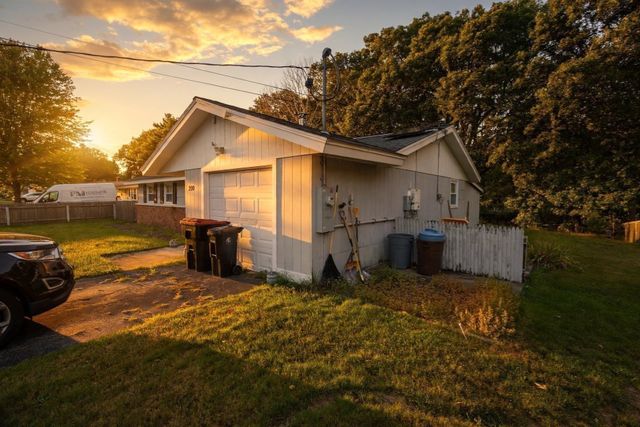 200 Lynn Rd, Brockton, MA 02302
