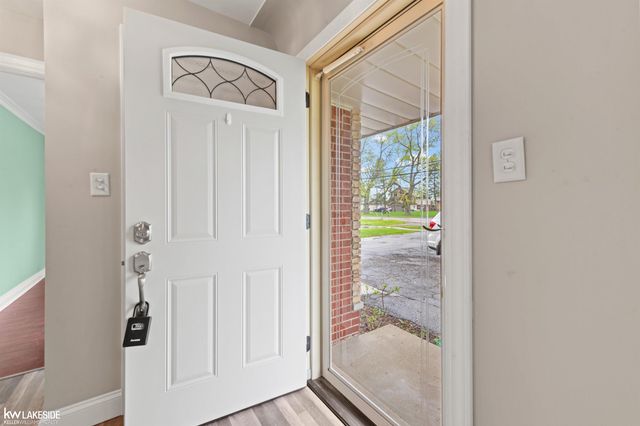 27080 S River Road, Harrison Twp, MI 48045