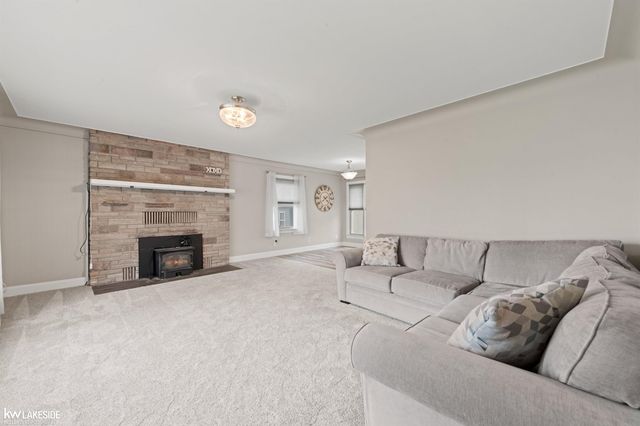 27080 S River Road, Harrison Twp, MI 48045