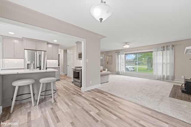 27080 S River Road, Harrison Twp, MI 48045