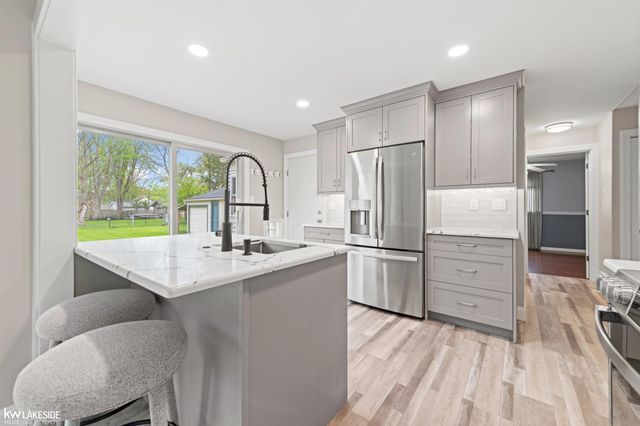 27080 S River Road, Harrison Twp, MI 48045