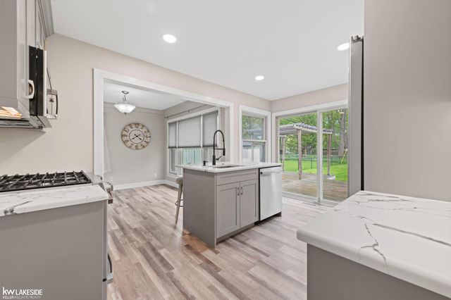 27080 S River Road, Harrison Twp, MI 48045