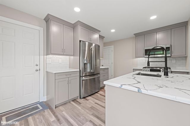 27080 S River Road, Harrison Twp, MI 48045