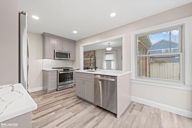 27080 S River Road, Harrison Twp, MI 48045