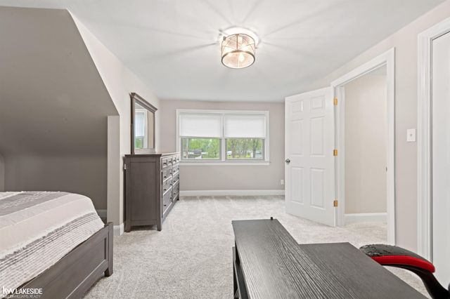 27080 S River Road, Harrison Twp, MI 48045