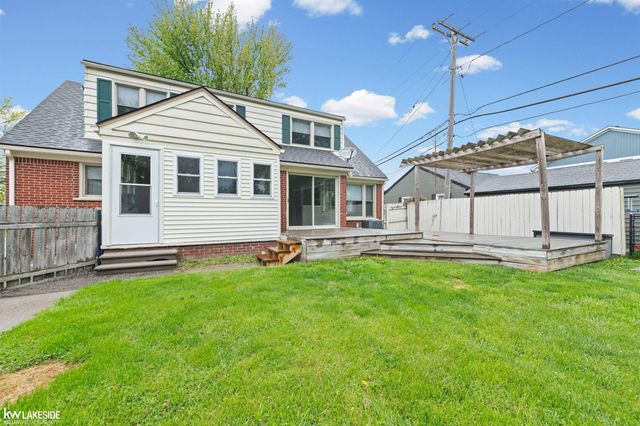 27080 S River Road, Harrison Twp, MI 48045