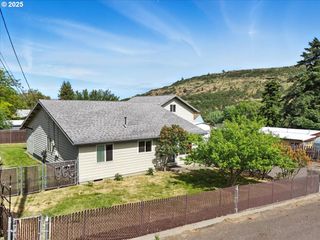 1021 STARLIGHT St, The Dalles, OR 97058